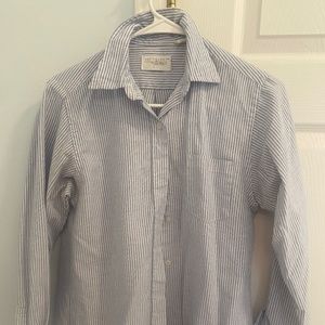 VAN HEUSEN for HER WOMENS SIZE SMALL BUTTON DOWN SHIRT